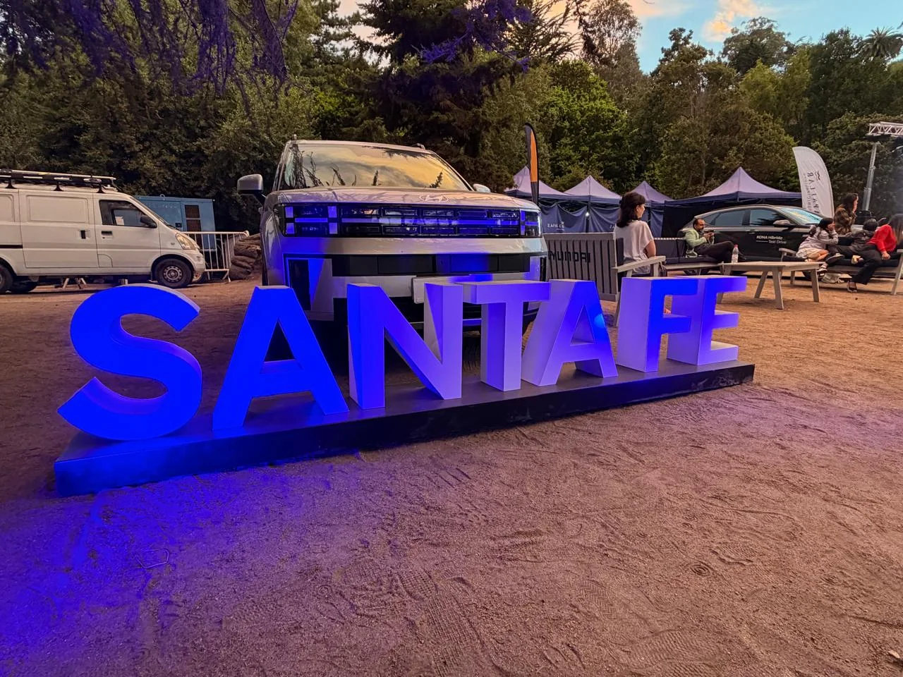 Activación de marca al aire libre con montaje técnico