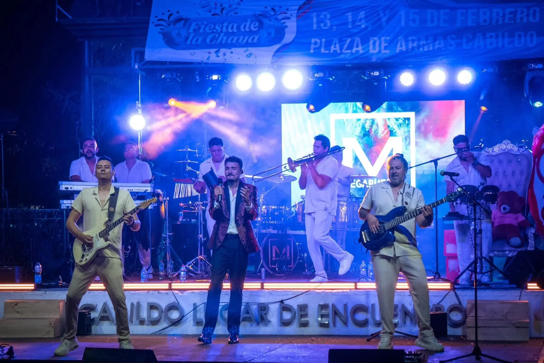 Escenario con espectáculo y producción técnica