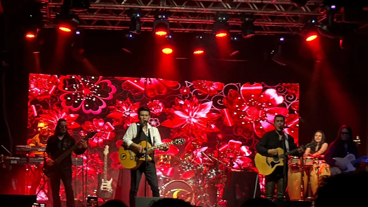 Iluminación escénica en show de R&S Producciones Chile