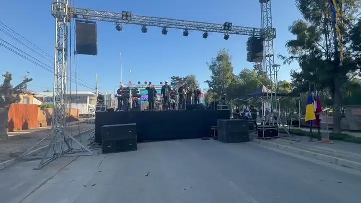 Escenario y audio para evento al aire libre